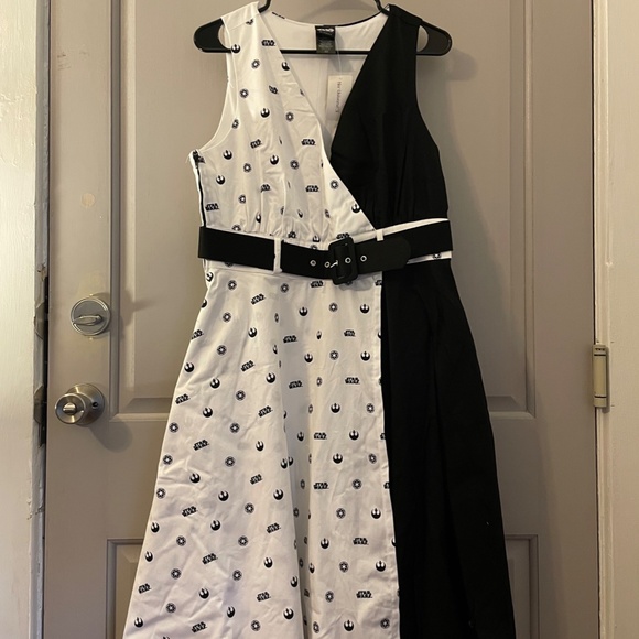 HER UNIVERSE - STAR WARS DRESS - REBELS & EMPIRE - LARGE - Picture 5 of 5